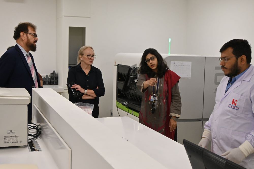 British Deputy High Commissioner, Karachi, Visits Indus Hospital, Korangi Campus (2)