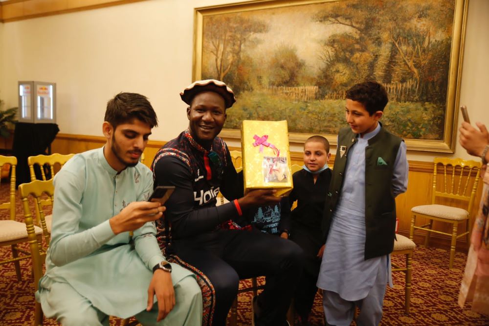 Zalmi Foundation Organizes a Meet & Greet with Peshawar Zalmi for Indus Hospital & Health Network’s Pediatric Patients (5)