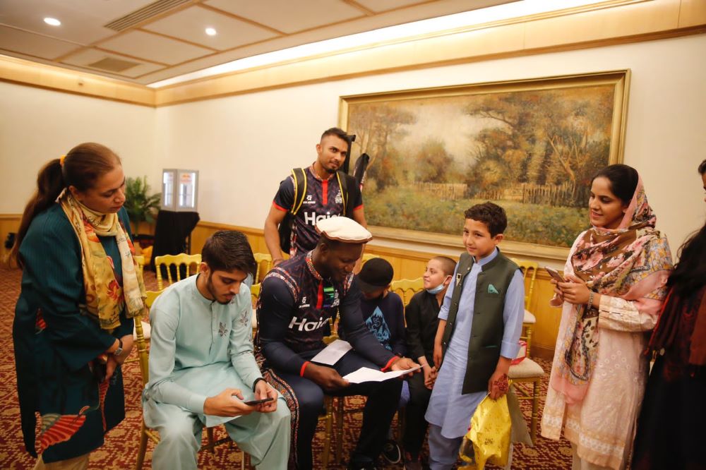 Zalmi Foundation Organizes a Meet & Greet with Peshawar Zalmi for Indus Hospital & Health Network’s Pediatric Patients (6)